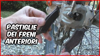 Cambiare le pastiglie dei freni anteriori KTM