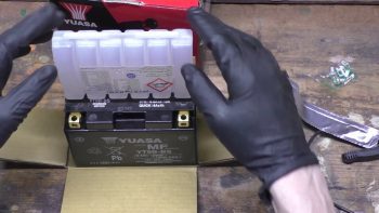 Come preparare una batteria nuova con acido separato